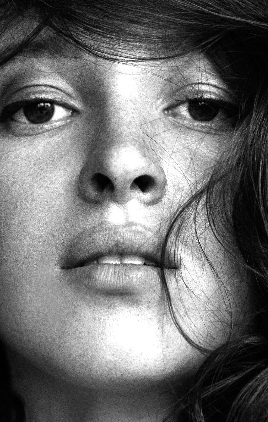 Close up of woman on Dr. Jaime Sepulveda Cosmetic Surgeon website