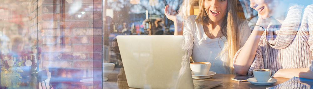 Women on laptop in coffee shop